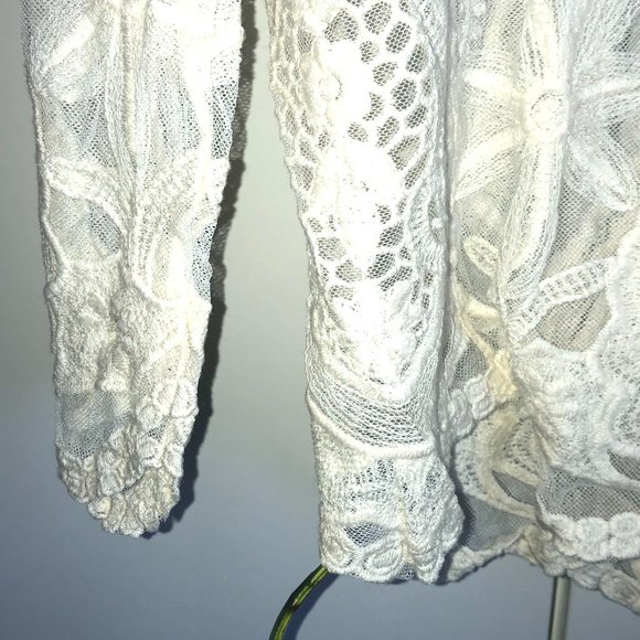 Cream appliqué top - Picture 3 of 4